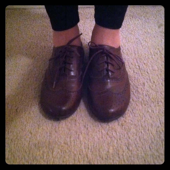 Brown Oxford shoes