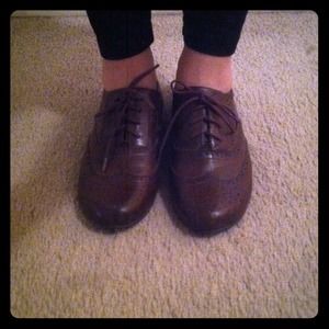 Brown Oxford shoes
