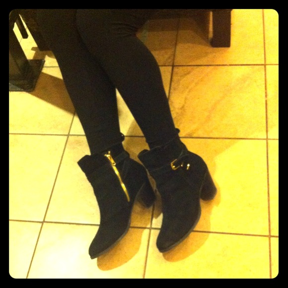 Worn once Ralph Lauren booties w gold accents. - Picture 1 of 3