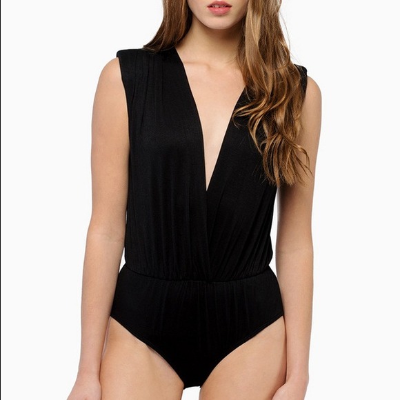 🚫SOLD🚫Black Wrap Front Bodysuit - Picture 2 of 3