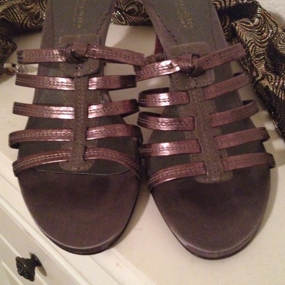 Taupe/bronze dress shoes