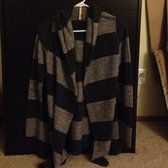Knit sweater/ cardigan - Picture 1 of 4