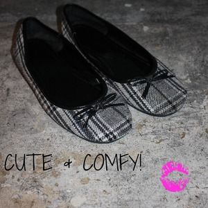 ❌SOLD Black & Gray Flats