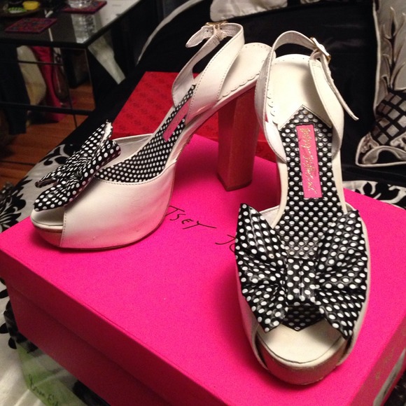 Betsey Johnson Platform bow heels!