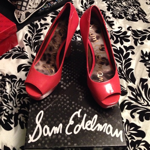 Sam Edelman coral peep toe pumps!