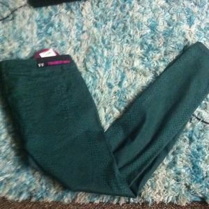 Green snakeskin patterned Tinseltown pants!