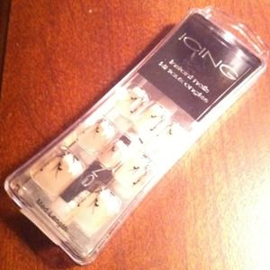 Icing Instant Nails Kit (Med. Length)