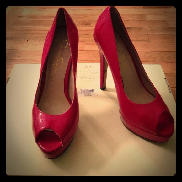 Scarlett Red peep toe Jessica Simpson Pumps!