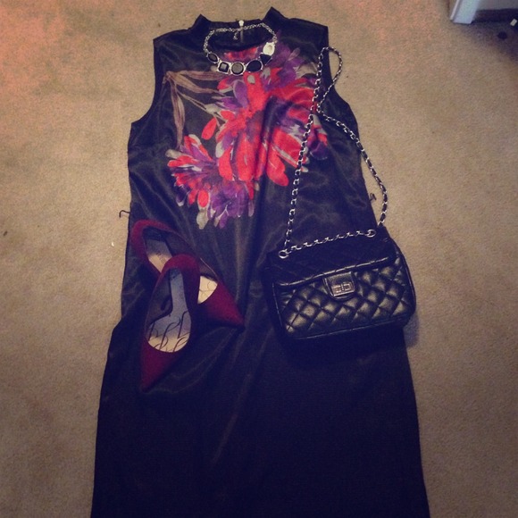 Apostrophe dress with floral design/zipper detail