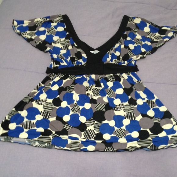 Vneck pattern blouse - Picture 3 of 4