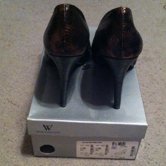 Worthington size 9 1/2 leopard print 3inch heels - Picture 3 of 4