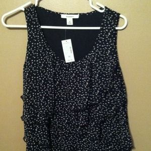 Navy with white polka dot ruffled tank!!💙🎉