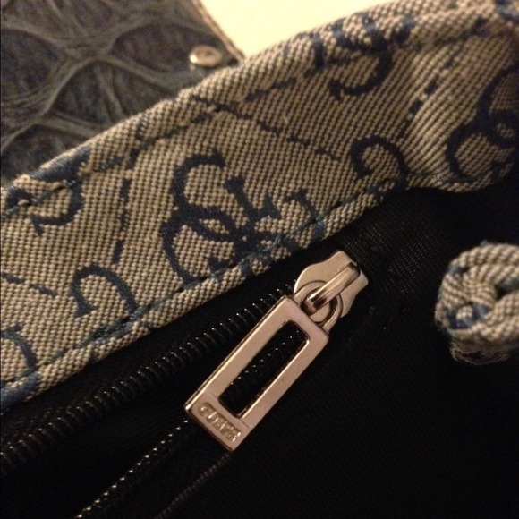 GUESS Mini Purse - Picture 4 of 4