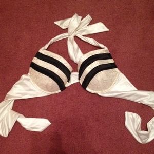 HOLD Beach bunny Bikini top