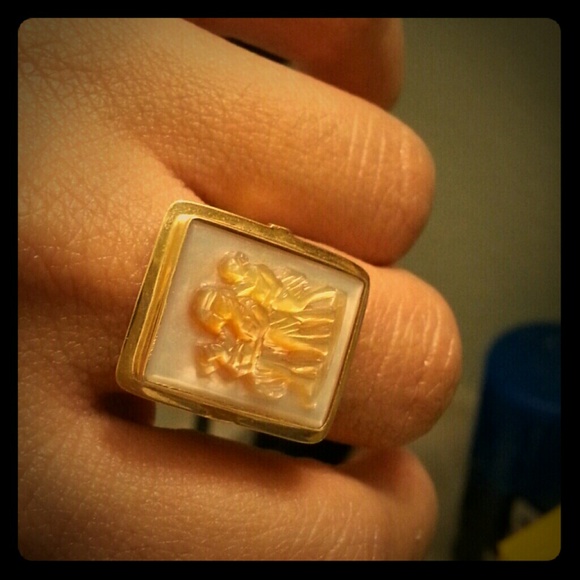 18K Real Gold! Ring design mother pearl....3.9 g