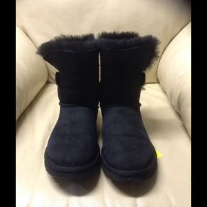 Black ugg bailey