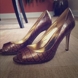 Brown Croc Enzo Angiolini Pumps