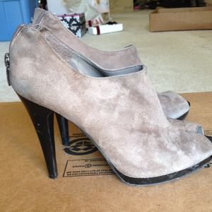 SOLD. High heels noubuk sepia Nine West
