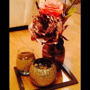Makeup brush holder tray