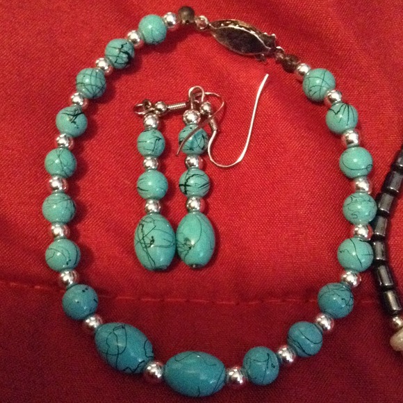 Beautiful Handmade Bracelet and Earrings Set - Picture 2 of 3