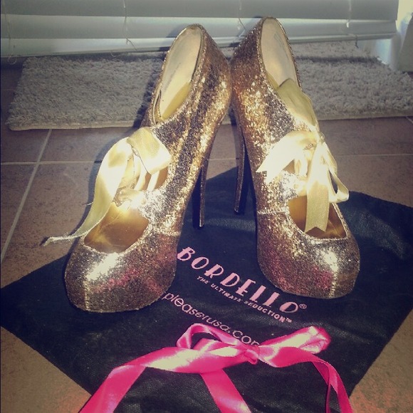 Gold pumps