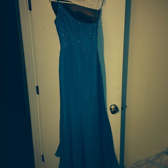 Gorgeous blue prom dress Size 6 - Picture 3 of 4