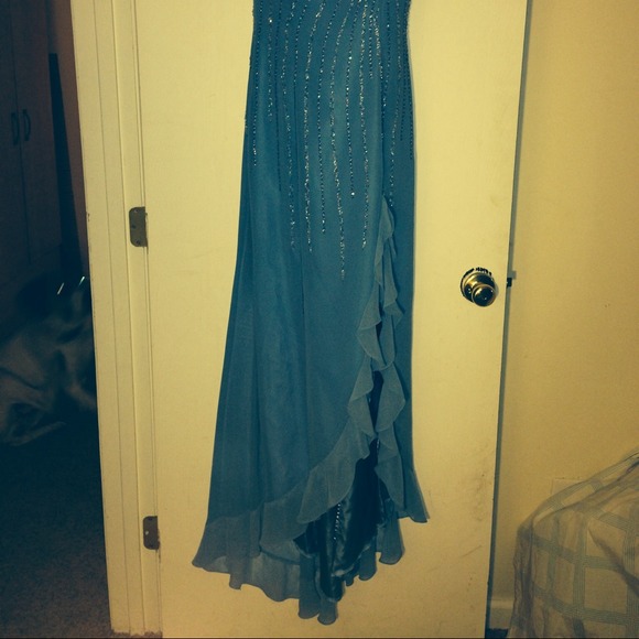 Gorgeous blue prom dress Size 6 - Picture 4 of 4