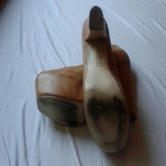 Tan platform heels - Picture 2 of 3