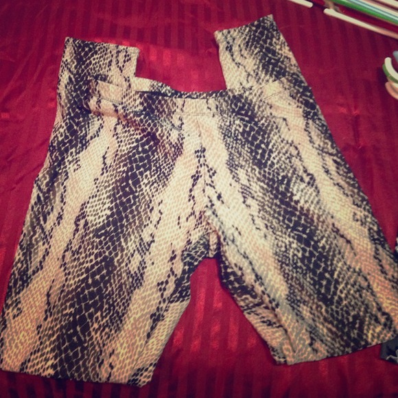 SnakeSkin Print Leggings!