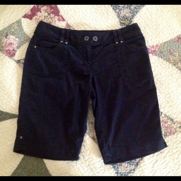 White House Black Market Black Shorts-sz 4 - Picture 1 of 4