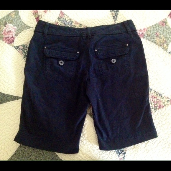 White House Black Market Black Shorts-sz 4 - Picture 3 of 4