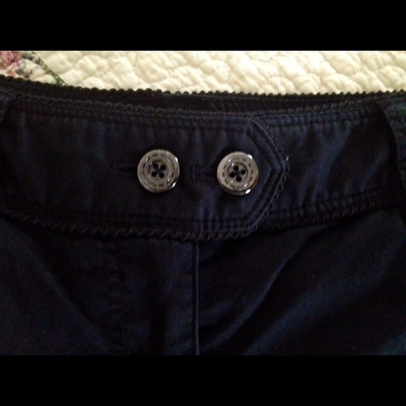 White House Black Market Black Shorts-sz 4 - Picture 4 of 4