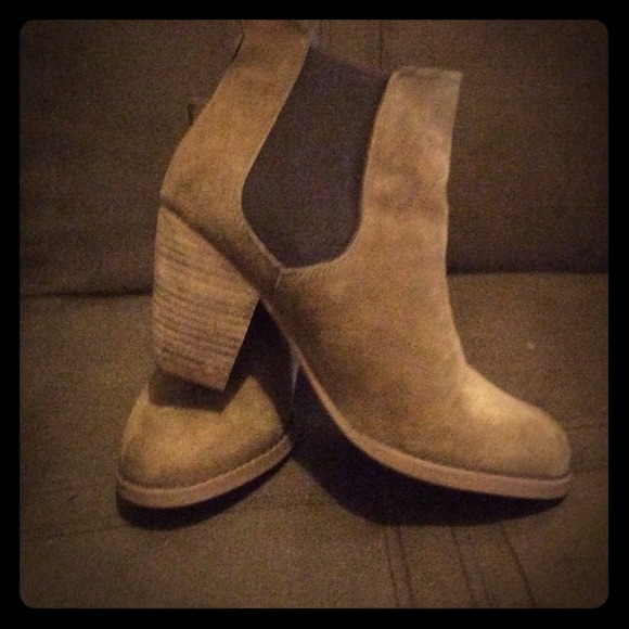 Final cut ⬇️ Steve Madden Taupe Bootie s.8
