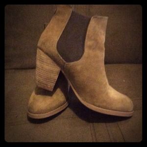 Final cut ⬇️ Steve Madden Taupe Bootie s.8