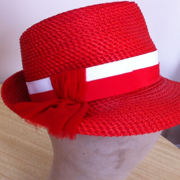 Red straw hat - Picture 3 of 4