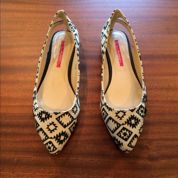 ❌SOLD❌Tribal Print Flats Sz 6.5 - Picture 2 of 4