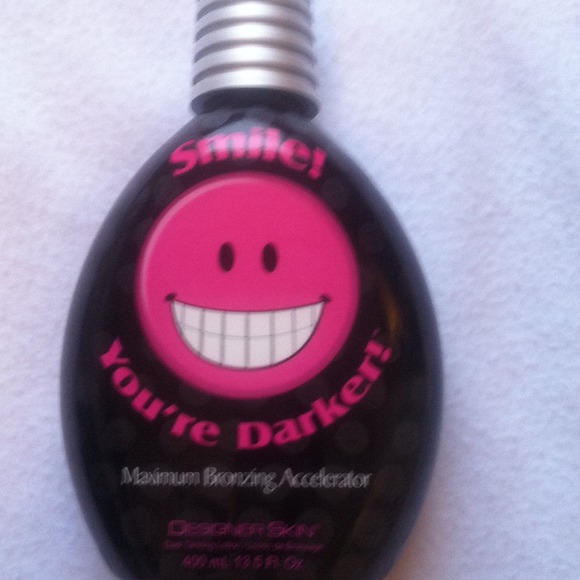 Smile! You're Darker Tanning Lotion + pkt