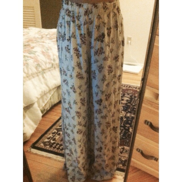 Brandy Melville Floral Aarika Pants - Picture 2 of 2