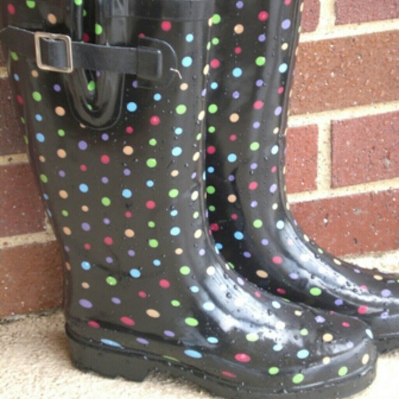 Bundle for mrswilli raining boots + retro handset.