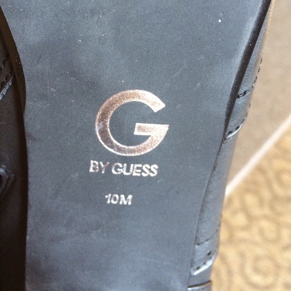 SALE $40‼️GUESS Black leather booties - Picture 3 of 4