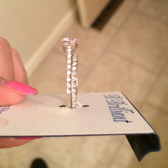 Beautiful ring!! - Picture 3 of 5