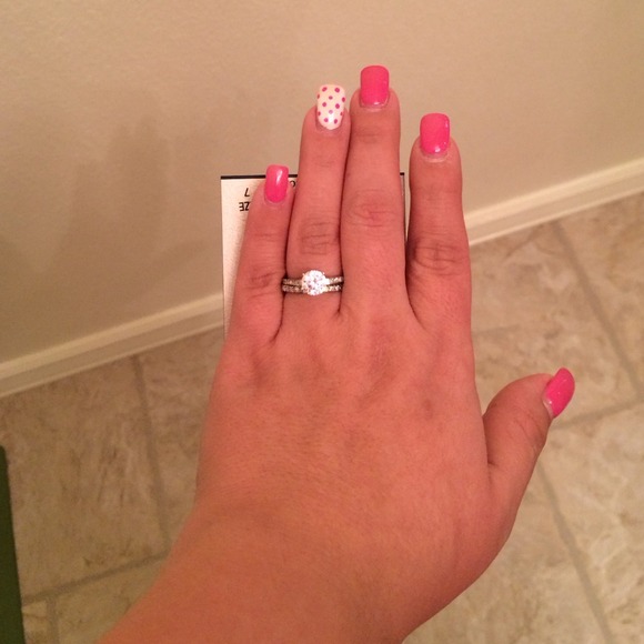 Beautiful ring!! - Picture 4 of 5