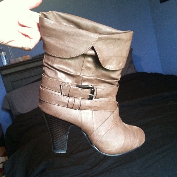 Rue21 boots (size 6/7)