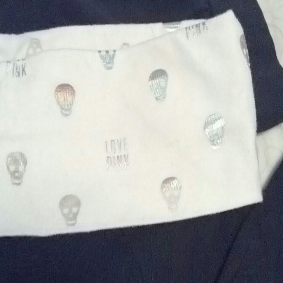 Rare Vs yoga cropped capri's with skulls