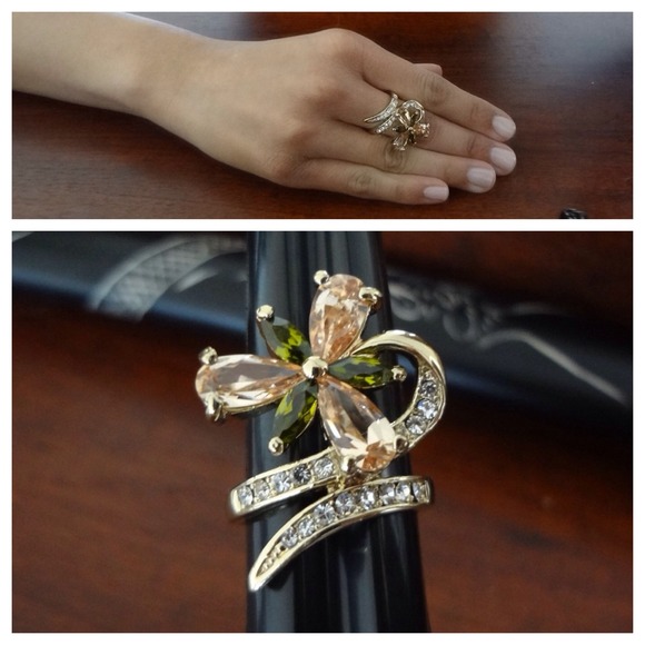 Crystal Flower Luxurious Fashion Ring