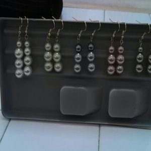 Earrings buy one and one free.