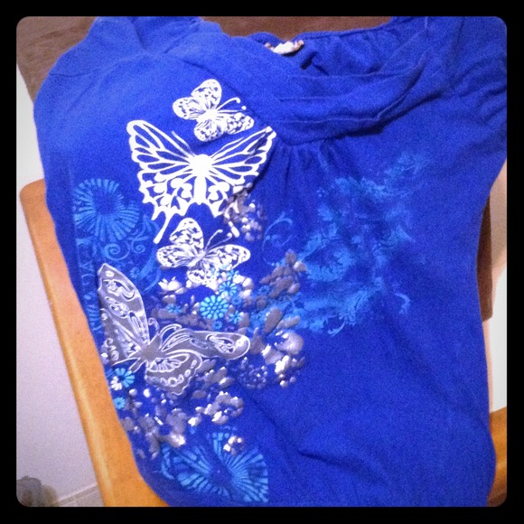 Cute butterfly top in blue