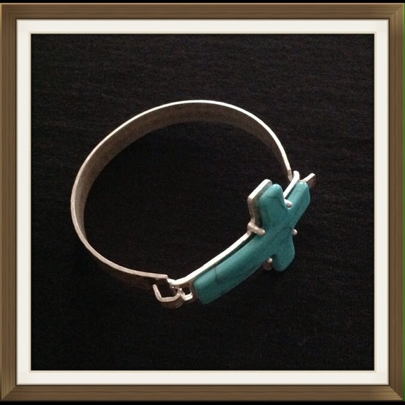 🎉HOST PICK🎉Silver-Tone Turquoise Cross Bracelet - Picture 2 of 3