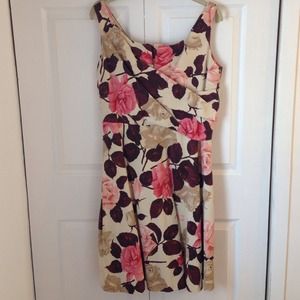 SOLD VERY PRETTY FLORAL PRINT DRESS