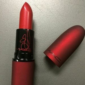 MAC Lipstick Viva Glam Rihanna NWOB